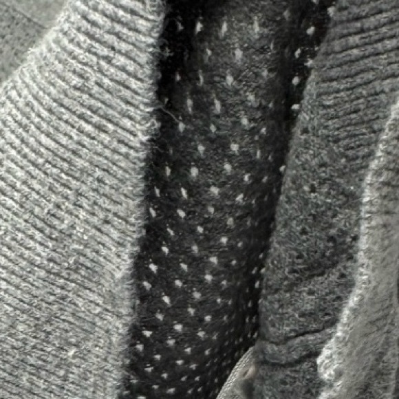 Banana Republic Gray Crew Neck perforated Sweater size XS - Picture 6 of 7